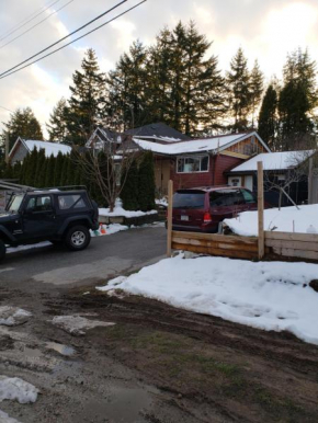 Surrey chic 2 bdrm basement unit